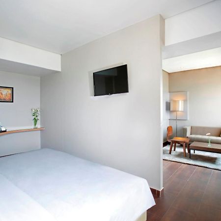 Hotel Santika Depok Exterior photo