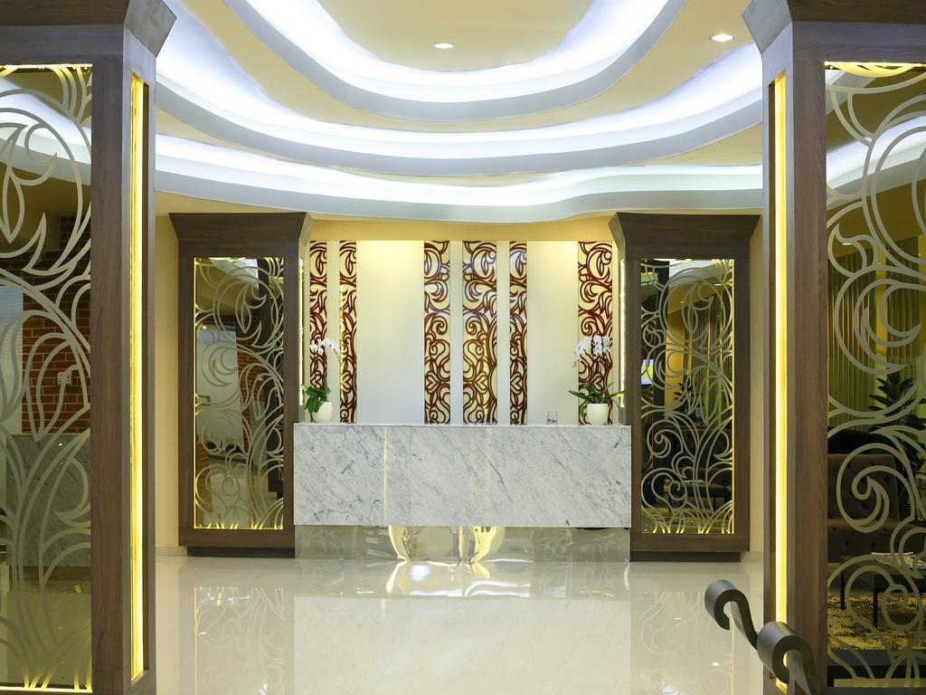 Hotel Santika Depok Exterior photo